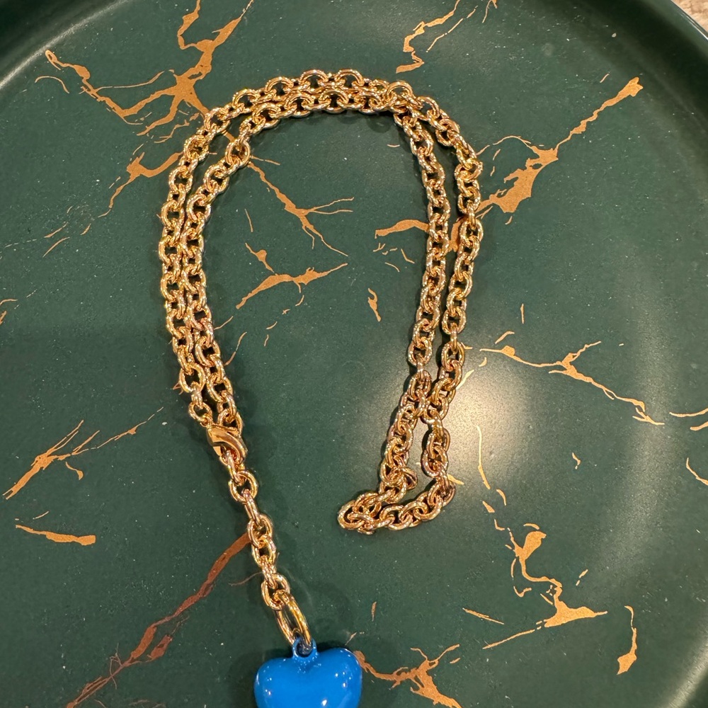 NWOT Roxanne Assoulin The Mini Puffy Heart Necklace Blue - Picture 3 of 3